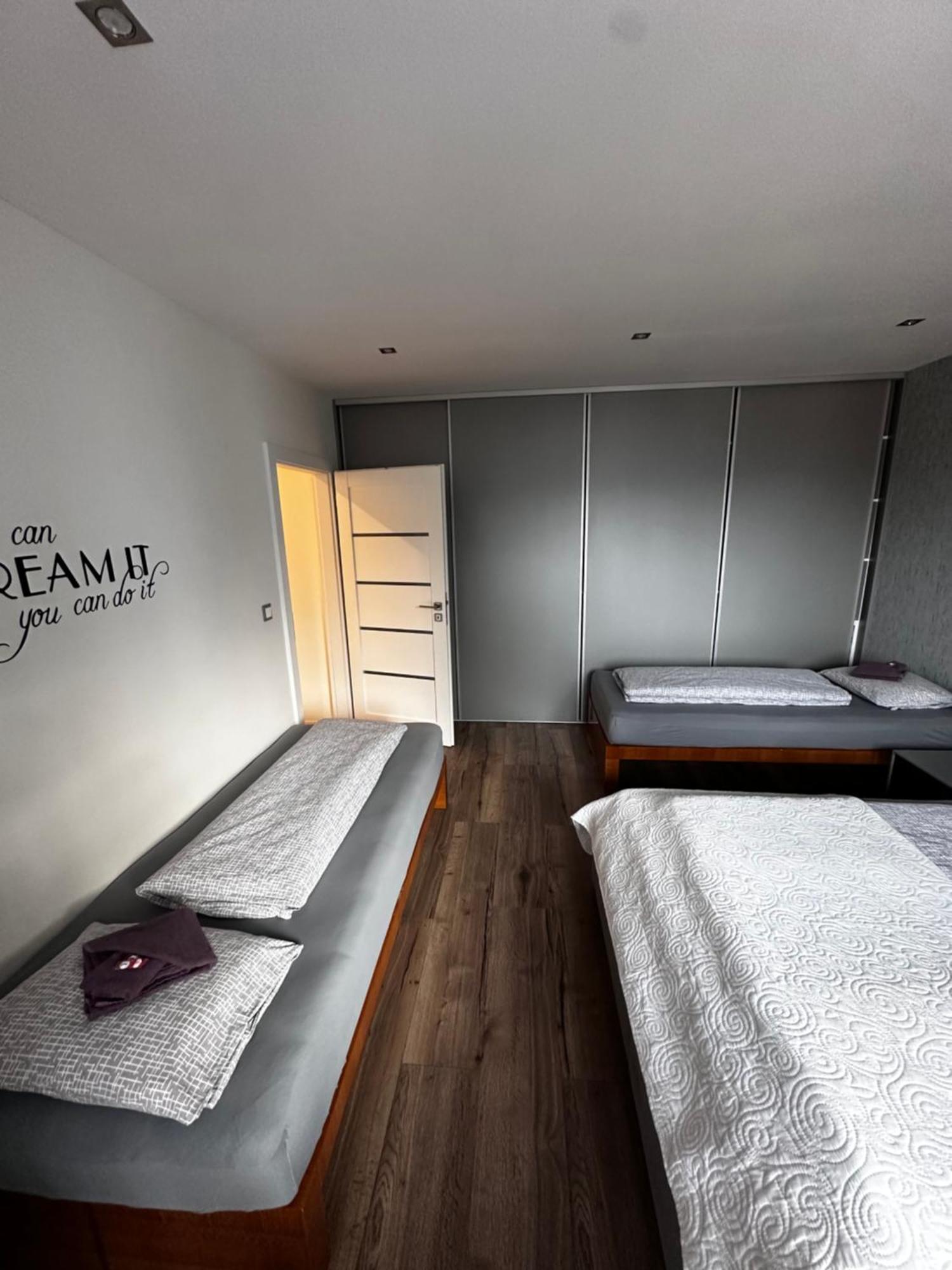 We Apartment - Close To The Center & City View, Self Check-In 24H Banská Bystrica Exteriör bild